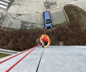 Správně izolované dilatační spáry jsou klíčové pro ochranu budovy před zatékáním, vznikem plísní a úniky tepla. Poškozené nebo neutěsněné spáry mohou vést k vážným konstrukčním problémům a zhoršit energetickou účinnost objektu.
Provádíme kompletní rekonstrukce dilatačních spár s využitím moderních technologií, které zajišťují dlouhodobou odolnost vůči...